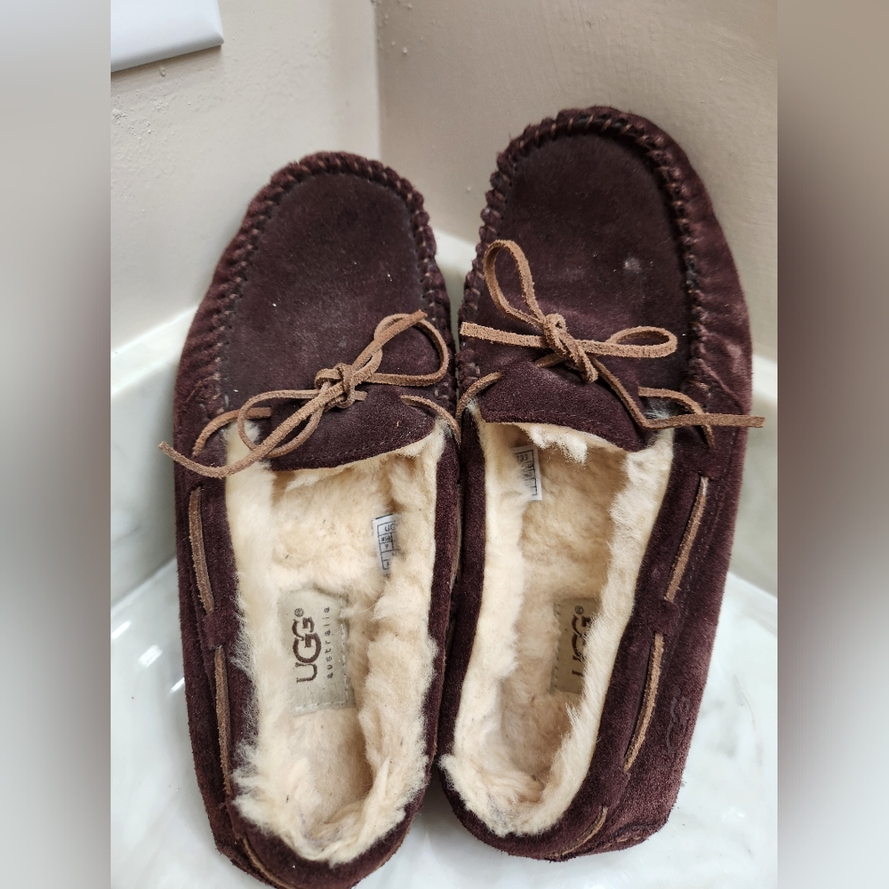 UGG Womens Dakota Brown Moccasin Slippers Size 7